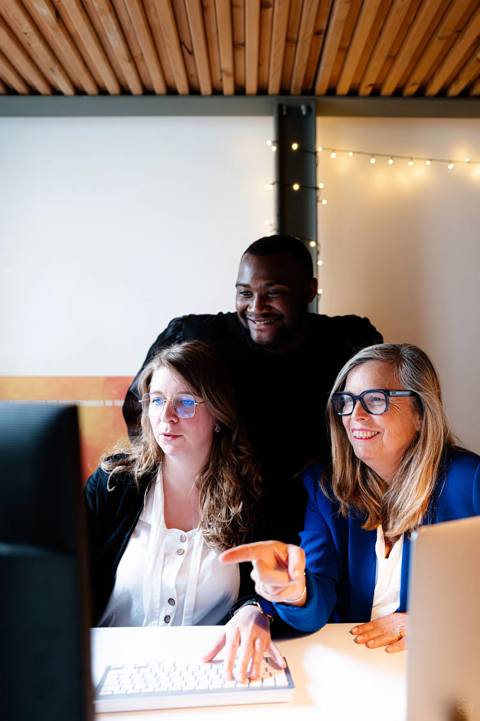 Équipe d'agence en séance de travail